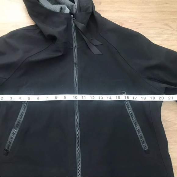 Lululemon Rain or Shine Convertible Long Short Jacket Rare EUC - Picture 11 of 12